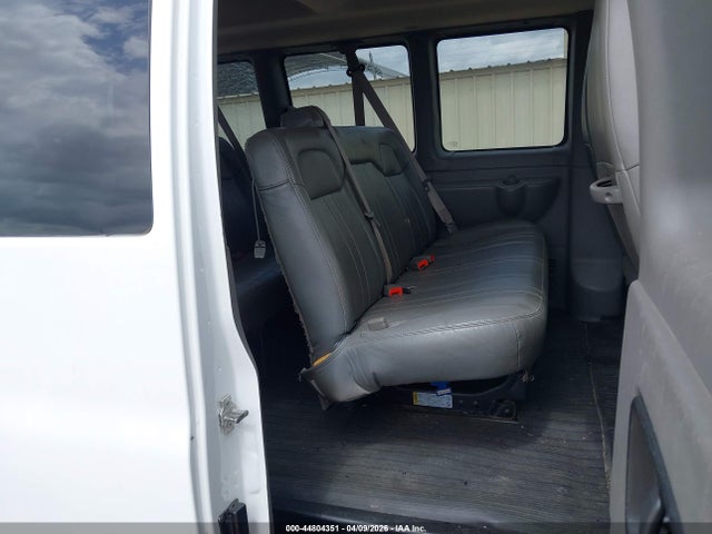 1GAWGEFG2J1212197 Chevrolet Express 2500 Ls