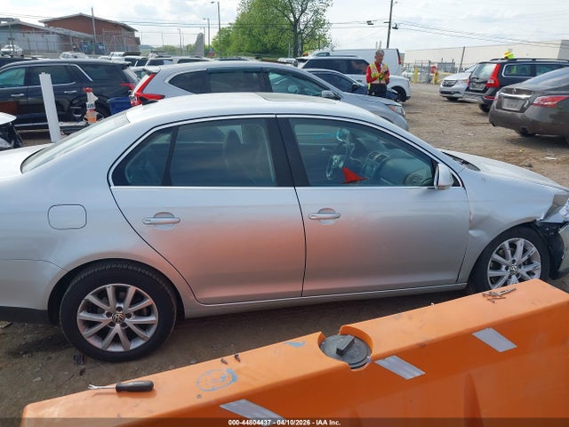 44804437 :رقم المزاد ، 3VWRZ7AJ1AM035655 vin ، 2010 Volkswagen Jetta Se مزاد بيع