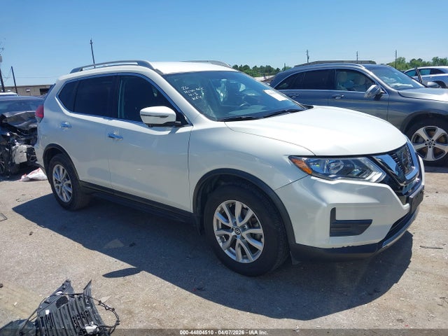 44804510 :رقم المزاد ، 5N1AT2MT7HC875318 vin ، 2017 Nissan Rogue Sv مزاد بيع