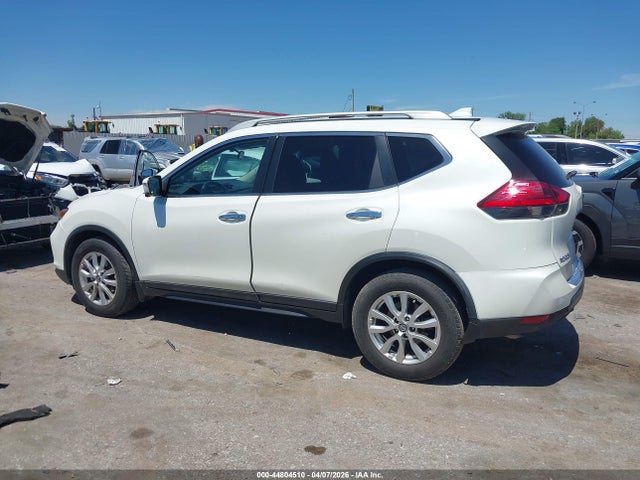 44804510 :رقم المزاد ، 5N1AT2MT7HC875318 vin ، 2017 Nissan Rogue Sv مزاد بيع