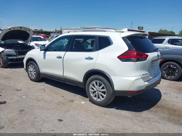 44804510 :رقم المزاد ، 5N1AT2MT7HC875318 vin ، 2017 Nissan Rogue Sv مزاد بيع