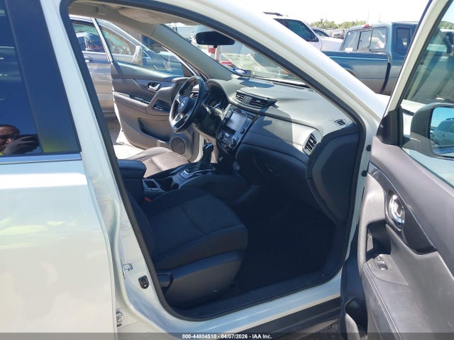 44804510 :رقم المزاد ، 5N1AT2MT7HC875318 vin ، 2017 Nissan Rogue Sv مزاد بيع