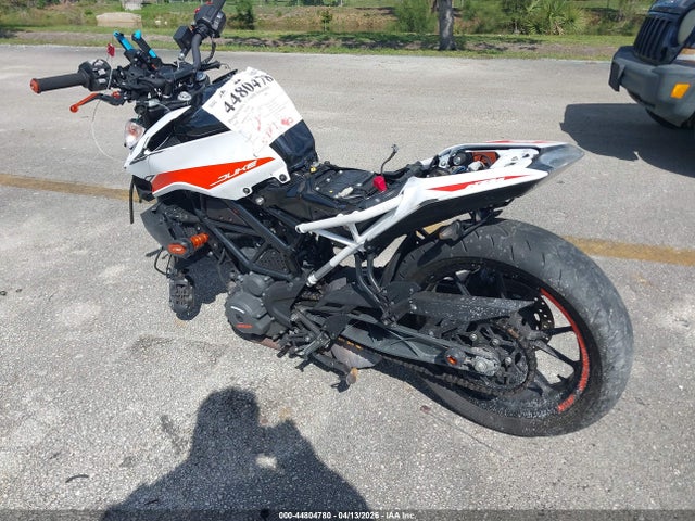 Продаж на аукціоні авто 2022 Ktm 390 Duke, vin: MD2JPJ407NC235642, номер лоту: 44804780