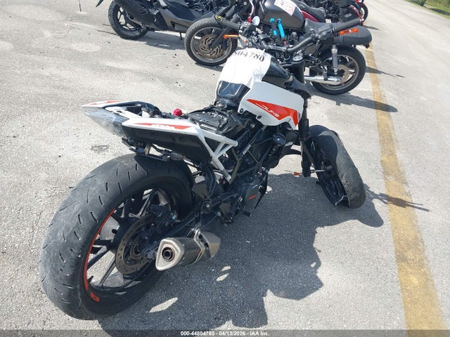 Продаж на аукціоні авто 2022 Ktm 390 Duke, vin: MD2JPJ407NC235642, номер лоту: 44804780
