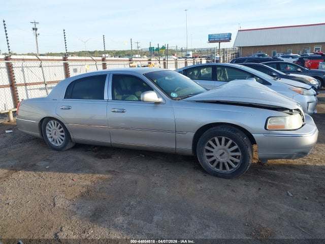 Auction sale of the 2005 Lincoln Town Car Signature, vin: 1LNHM81W65Y650903, lot number: 44804818