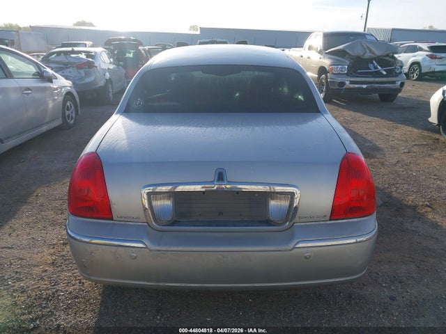 Auction sale of the 2005 Lincoln Town Car Signature, vin: 1LNHM81W65Y650903, lot number: 44804818