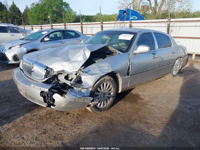 Auction sale of the 2005 Lincoln Town Car Signature, vin: 1LNHM81W65Y650903, lot number: 44804818