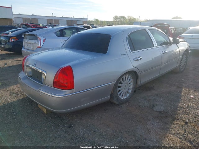 Auction sale of the 2005 Lincoln Town Car Signature, vin: 1LNHM81W65Y650903, lot number: 44804818