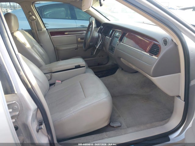 Auction sale of the 2005 Lincoln Town Car Signature, vin: 1LNHM81W65Y650903, lot number: 44804818