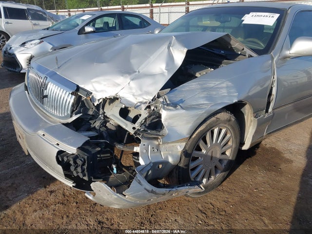 Auction sale of the 2005 Lincoln Town Car Signature, vin: 1LNHM81W65Y650903, lot number: 44804818