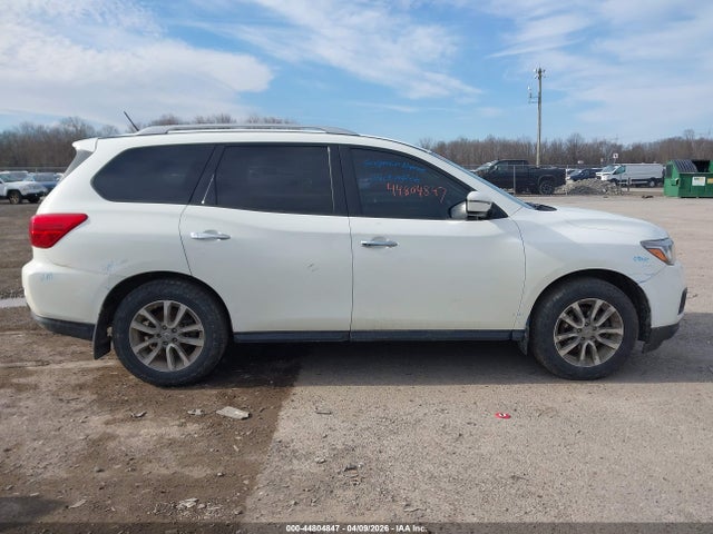44804847 :رقم المزاد ، 5N1DR2MMXHC682441 vin ، 2017 Nissan Pathfinder S مزاد بيع
