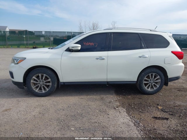 44804847 :رقم المزاد ، 5N1DR2MMXHC682441 vin ، 2017 Nissan Pathfinder S مزاد بيع