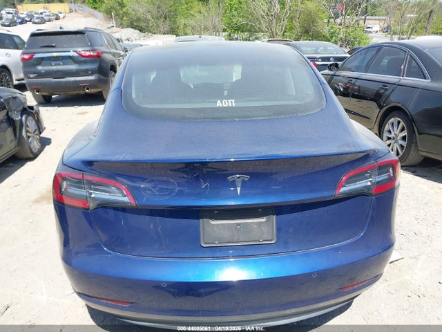 44805061 :رقم المزاد ، 5YJ3E1EA8NF188118 vin ، 2022 Tesla Model 3 Rear-wheel Drive مزاد بيع