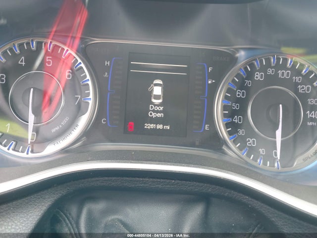 2015 Chrysler 200 Limited მანქანა იყიდება აუქციონზე, vin: 1C3CCCAB9FN502656, აუქციონის ნომერი: 44805104