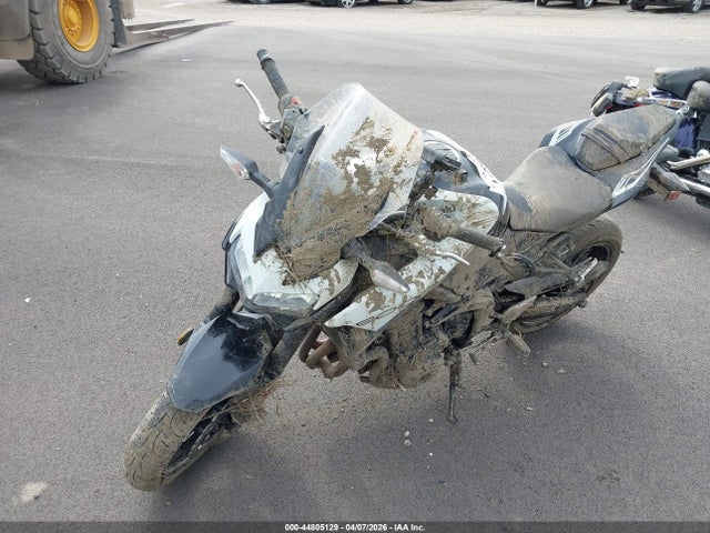 Kawasaki ZR900 2022 JKAZR2F12NA036647 zdjęcie główne