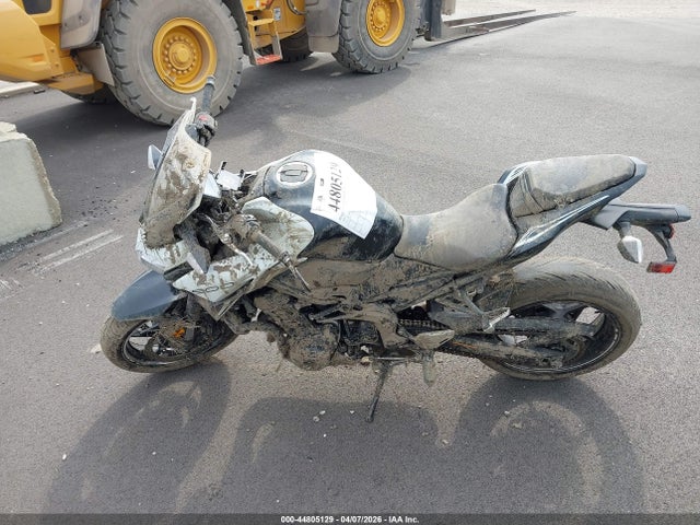 Kawasaki ZR900 2022 JKAZR2F12NA036647 Image 12