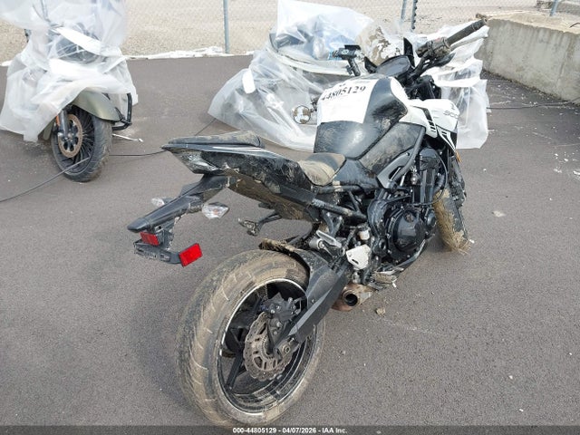 Kawasaki ZR900 2022 JKAZR2F12NA036647 Image 3