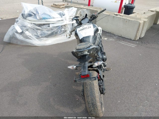 Kawasaki ZR900 2022 JKAZR2F12NA036647 Image 6