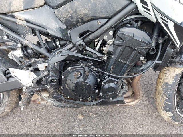 Kawasaki ZR900 2022 JKAZR2F12NA036647 Image 9