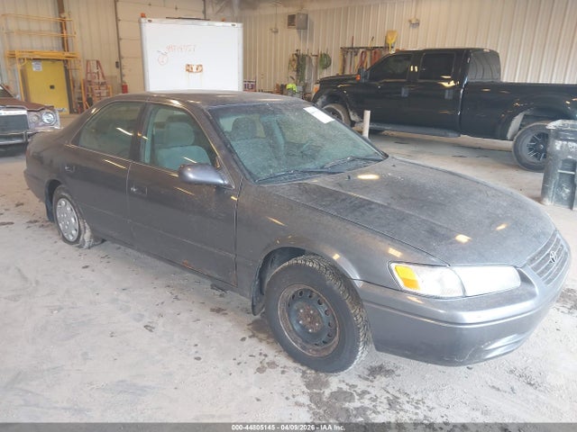 44805145 :رقم المزاد ، 4T1BG22K7XU466943 vin ، 1999 Toyota Camry Le مزاد بيع