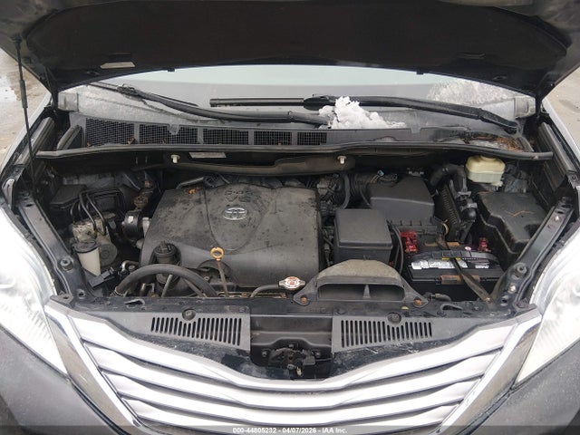 44805232 :رقم المزاد ، 5TDDZ3DC2HS161830 vin ، 2017 Toyota Sienna Xle 7 Passenger مزاد بيع