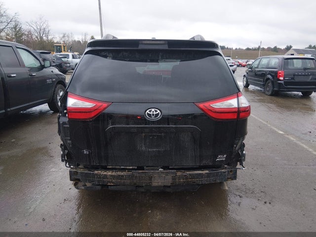 44805232 :رقم المزاد ، 5TDDZ3DC2HS161830 vin ، 2017 Toyota Sienna Xle 7 Passenger مزاد بيع