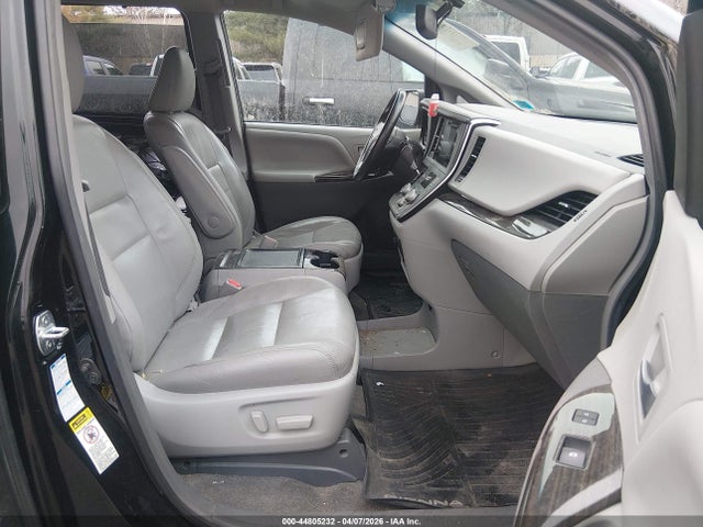 44805232 :رقم المزاد ، 5TDDZ3DC2HS161830 vin ، 2017 Toyota Sienna Xle 7 Passenger مزاد بيع