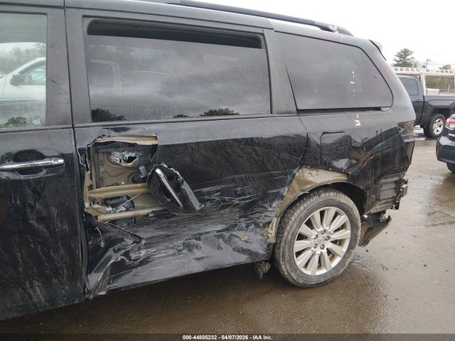 44805232 :رقم المزاد ، 5TDDZ3DC2HS161830 vin ، 2017 Toyota Sienna Xle 7 Passenger مزاد بيع