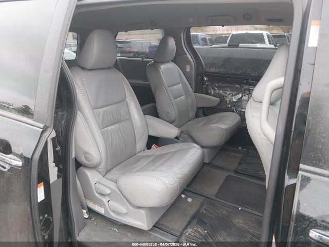 44805232 :رقم المزاد ، 5TDDZ3DC2HS161830 vin ، 2017 Toyota Sienna Xle 7 Passenger مزاد بيع