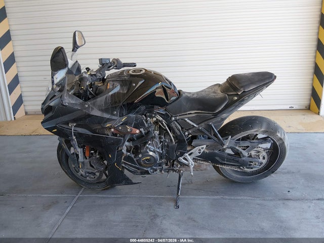 2025 Suzuki Gsx800 F მანქანა იყიდება აუქციონზე, vin: JS1EM13B7S7101084, აუქციონის ნომერი: 44805242
