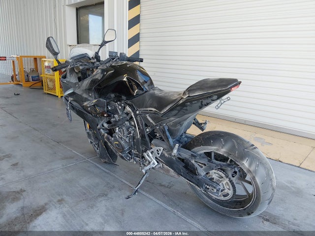 2025 Suzuki Gsx800 F მანქანა იყიდება აუქციონზე, vin: JS1EM13B7S7101084, აუქციონის ნომერი: 44805242