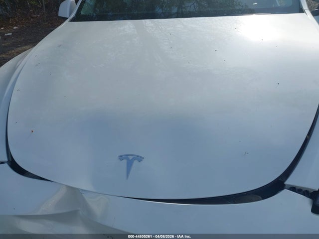 2024 Tesla Model Y Long Range Single Motor Rear-wheel Drive/rwd მანქანა იყიდება აუქციონზე, vin: 7SAYGDED2RA332070, აუქციონის ნომერი: 44805261