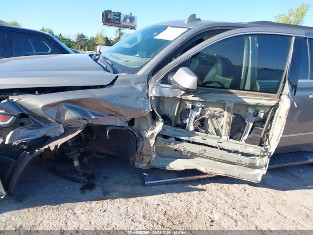 Продажа на аукционе авто 2019 Chevrolet Suburban Lt, vin: 1GNSKHKC9KR129756, номер лота: 44805265