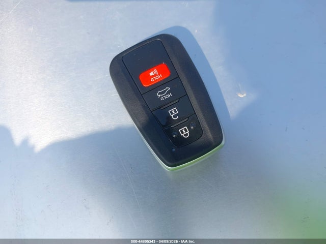 2T3NFREV9GW283226 Toyota RAV4 SE