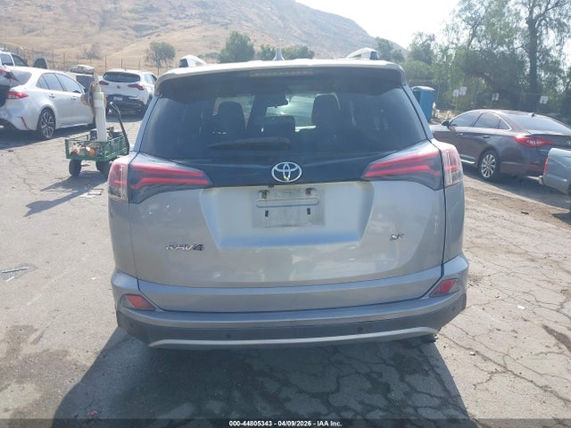 2T3NFREV9GW283226 Toyota RAV4 SE