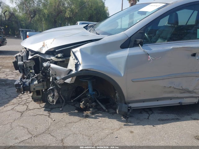 2T3NFREV9GW283226 Toyota RAV4 SE