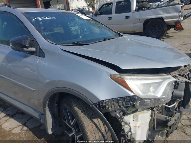 2T3NFREV9GW283226 Toyota RAV4 SE