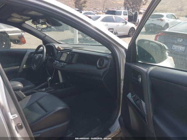 2T3NFREV9GW283226 Toyota RAV4 SE