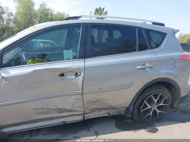 2T3NFREV9GW283226 Toyota RAV4 SE