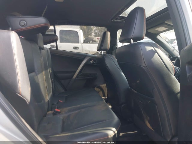 2T3NFREV9GW283226 Toyota RAV4 SE