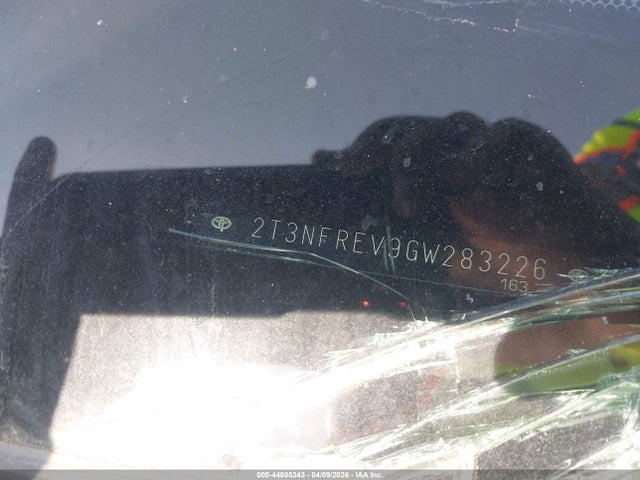 2T3NFREV9GW283226 Toyota RAV4 SE