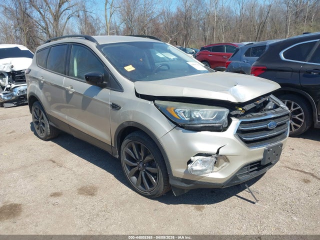 44805368 :رقم المزاد ، 1FMCU0G92HUE28691 vin ، 2017 Ford Escape Se مزاد بيع