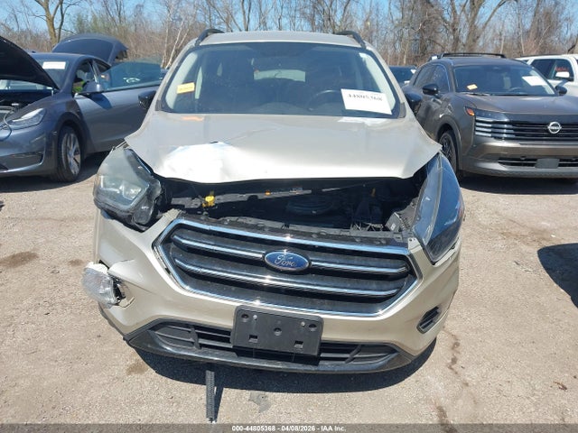 44805368 :رقم المزاد ، 1FMCU0G92HUE28691 vin ، 2017 Ford Escape Se مزاد بيع