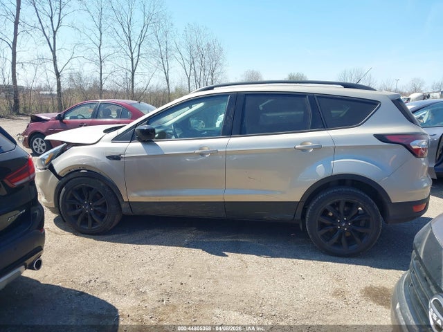 44805368 :رقم المزاد ، 1FMCU0G92HUE28691 vin ، 2017 Ford Escape Se مزاد بيع