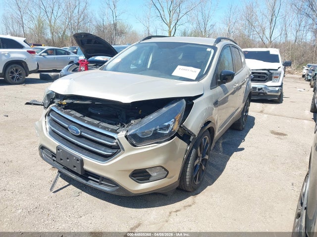 44805368 :رقم المزاد ، 1FMCU0G92HUE28691 vin ، 2017 Ford Escape Se مزاد بيع