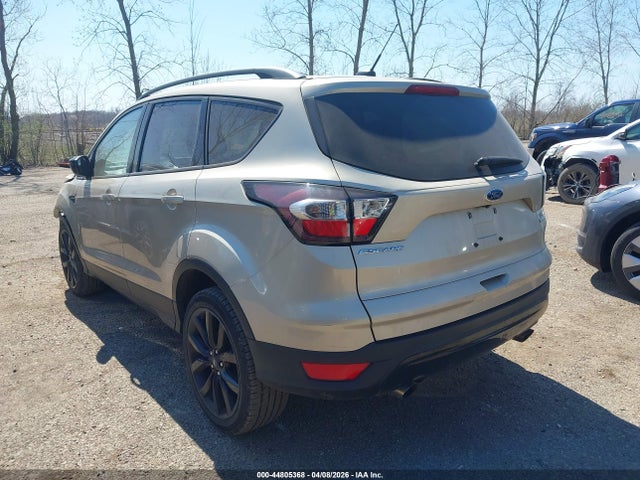 44805368 :رقم المزاد ، 1FMCU0G92HUE28691 vin ، 2017 Ford Escape Se مزاد بيع