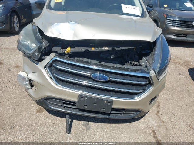 44805368 :رقم المزاد ، 1FMCU0G92HUE28691 vin ، 2017 Ford Escape Se مزاد بيع