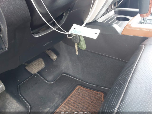 Продаж на аукціоні авто 2015 Toyota Tundra 1794 5.7l V8, vin: 5TFAW5F12FX428393, номер лоту: 44805517