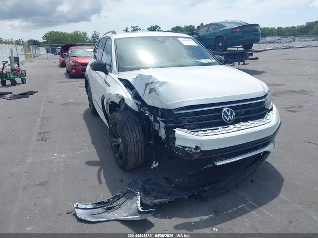 44805580 :رقم المزاد ، 3VVCB7AX8PM025930 vin ، 2023 Volkswagen Tiguan 2.0t Se R-line Black مزاد بيع