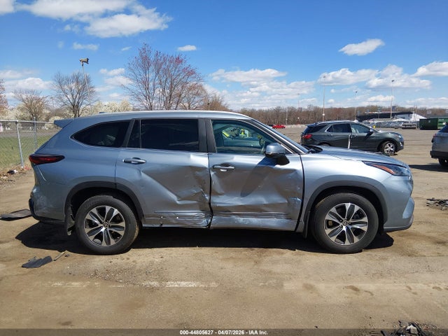 5TDKDRBH8RS534300 Toyota Highlander Xle